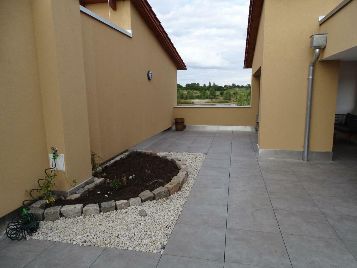 Feriendomizil am Störmthaler See, Lagovida, Leipziger Neuseenland, Großpösna, Sauna mit Seeblick Exterior foto